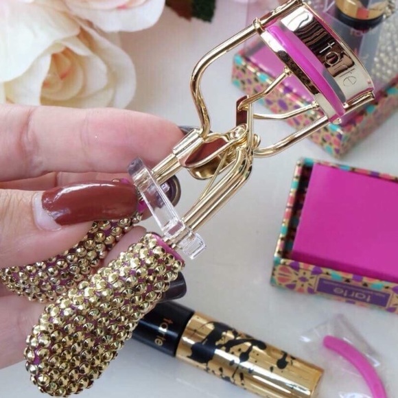 tarte Other - NIB LE TARTE BLING PINK EYELASH CURLER / MASCARA